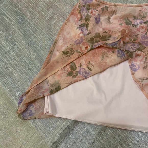 Connected Floral Skirt Size Large - Picture 6 of 6